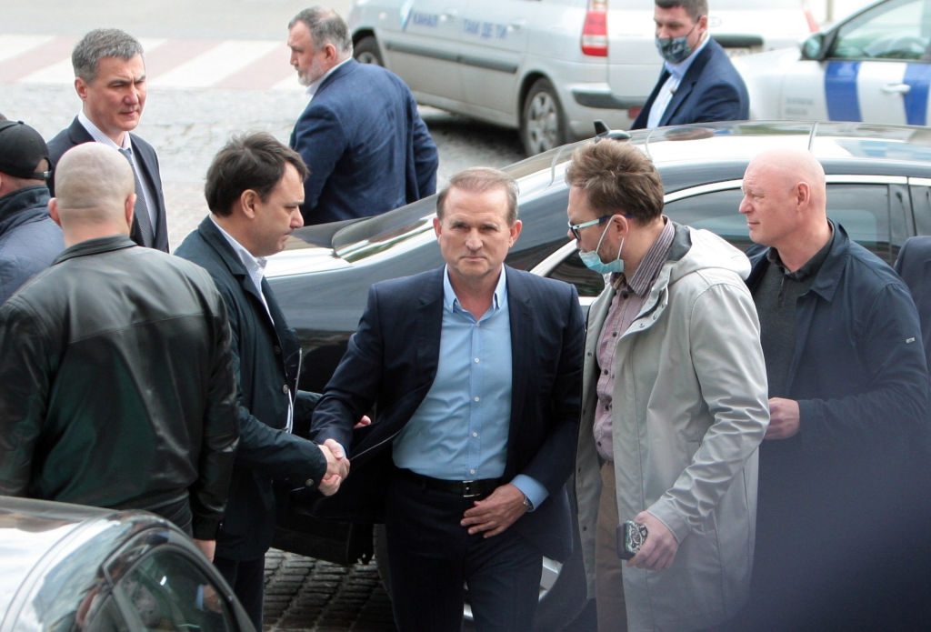 صور من داخل أحد منازل الثري المقرب من بوتين الذي اعتقلته أوكرانيا.. موسكو كانت تعدّه لخلافة زيلينسكي