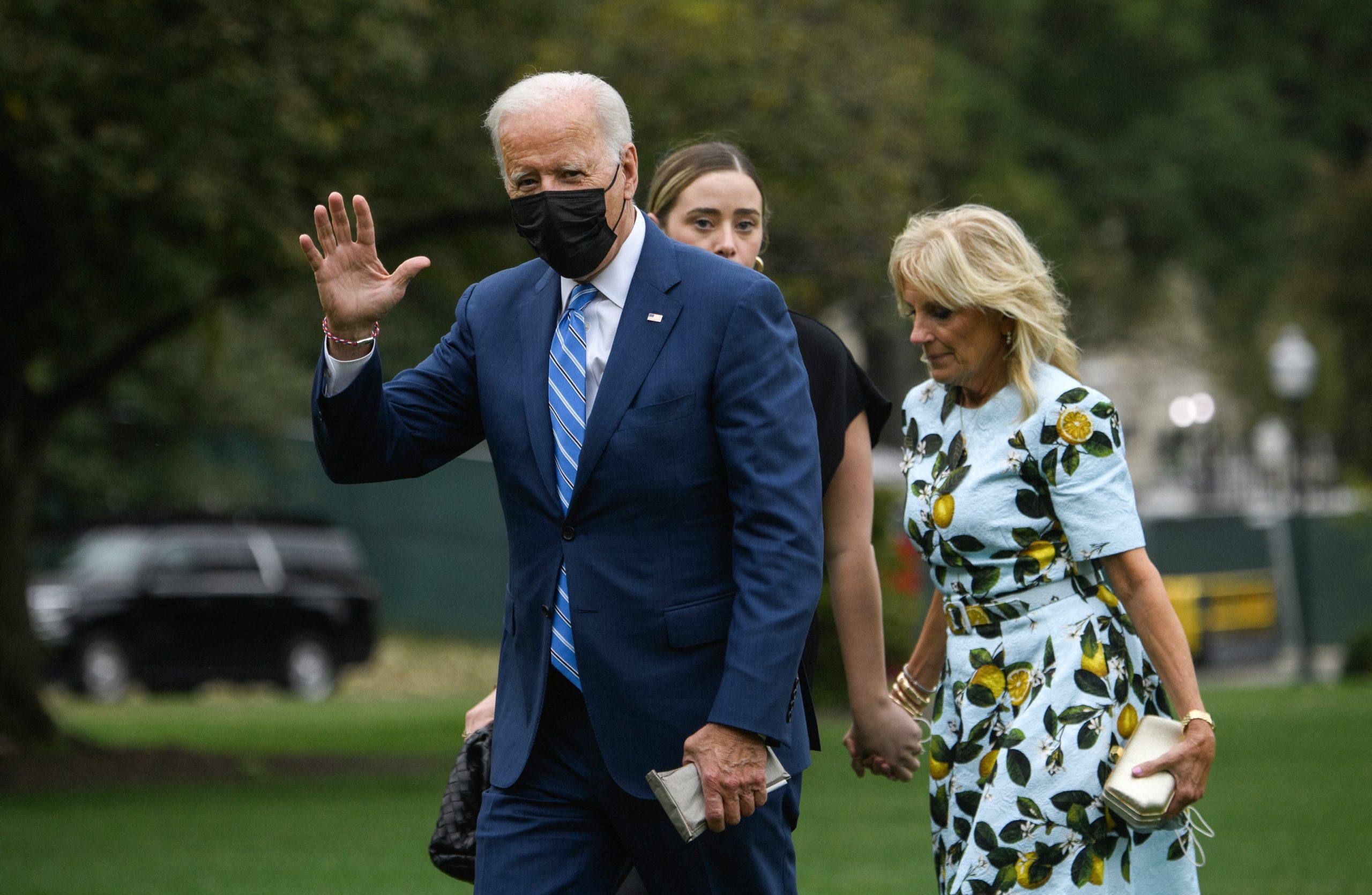 الرئيس الأمريكي جو بايدن مع حفيدته نعومي بايدن