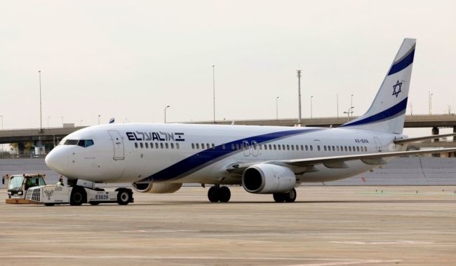 انطلاق أول رحلة طيران مباشرة بين تل أبيب وشرم الشيخ.. إسرائيل تشيد وتعتبرها حدثاً “تاريخياً”