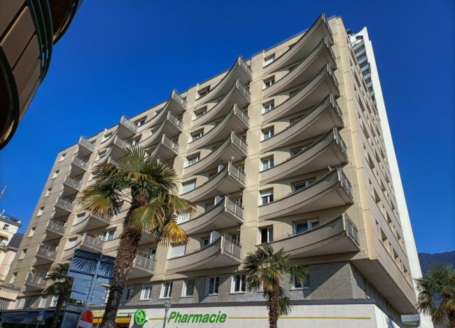 5 أشخاص من عائلة واحدة يسقطون من الطابق السابع.. لم ينجُ منهم سوى شخص، والجميع ينتظر أن يفيق