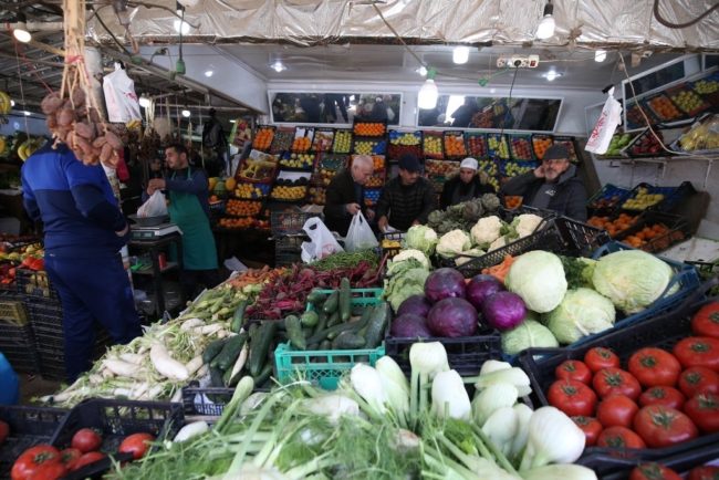 الجزائر تلجأ إلى “أسواق الرحمة” لمواجهة غلاء الأسعار.. أطلقت الآلاف منها عبر البلاد بالتزامن مع شهر رمضان