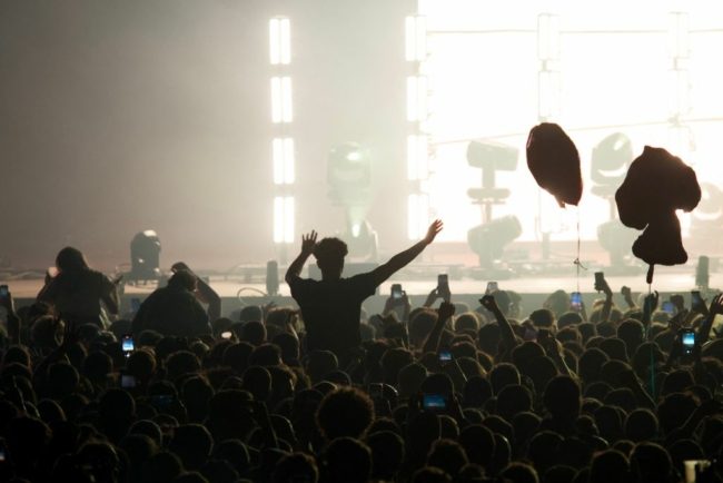 وخزات غامضة تصيب مشاركين في مهرجان موسيقي بفرنسا.. والسلطات تقرر فتح تحقيق