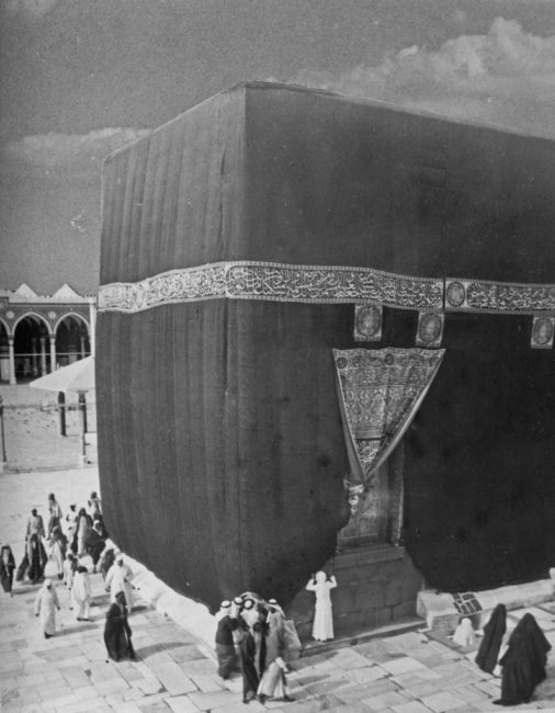 رمضان مكة المكرمة في رحلات ابن بطوطة: قبل 7 قرون حينما كانت القناديل تضاء 30 يوماً، وتتسابق العائلات لختم القرآن بالحرم