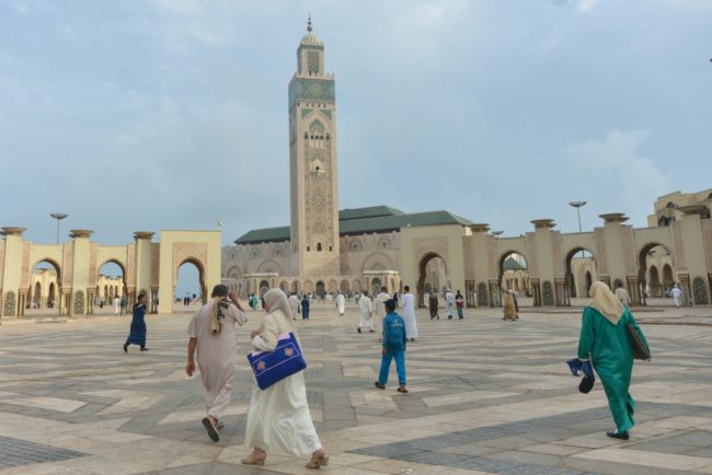 منع الأجانب من المساجد، وتجريم إفطار رمضان.. قوانين الاستعمار الفرنسي التي ورثها المغاربة إلى اليوم