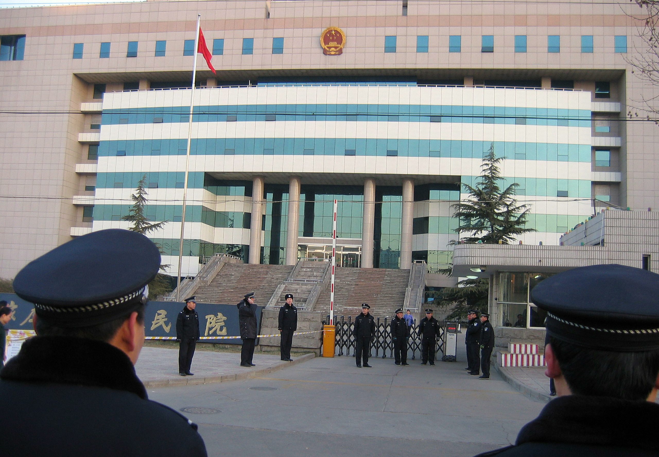 الصين تقضي بإعدام مواطن أمريكي.. استدرج رفيقته السابقة ثم طعنها بشكل وحشي حتى ماتت