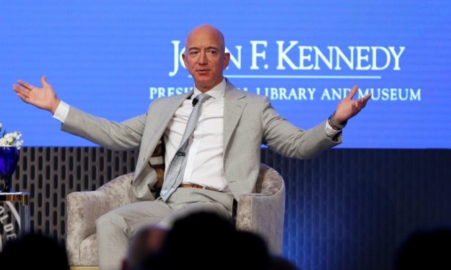 بيزوس يخسر 21 مليار دولار في يوم واحد فقط! أسهم “أمازون” تتعرض لأسوأ انتكاسة منذ سنوات