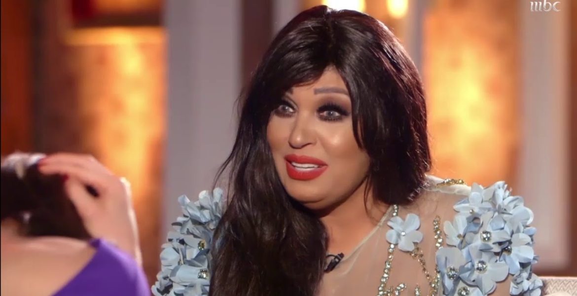 كلمة “راقصة” تستفز فيفي عبده.. انفعلت على الهواء بوجه المذيعة وهدَّدت بالانسحاب من اللقاء