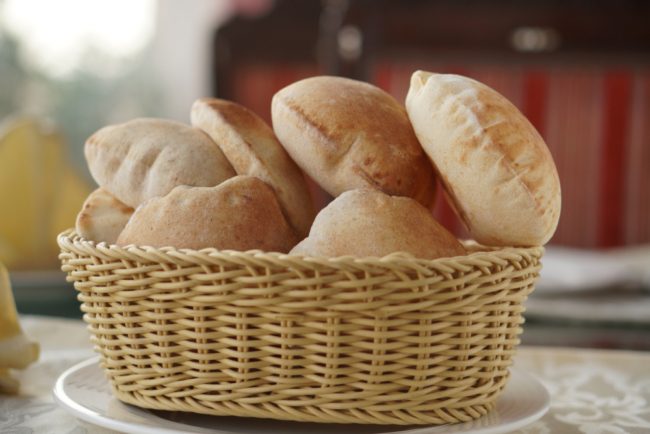 خيار مثالي للتخسيس والحفاظ على الوزن.. فوائد خبز السن وطريقة تحضيره في المنزل مثل المخابز المُحترفة