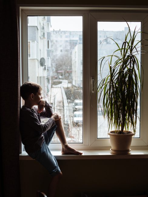 الصمت الاختياري.. لماذا يقرر طفلك قطع تواصله مع العالم فجأة؟