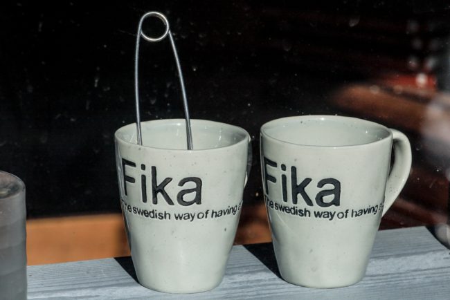 قهوة مع البيض وقشره! هكذا يشرب السويديون القهوة وفق تقليد “فيكا”