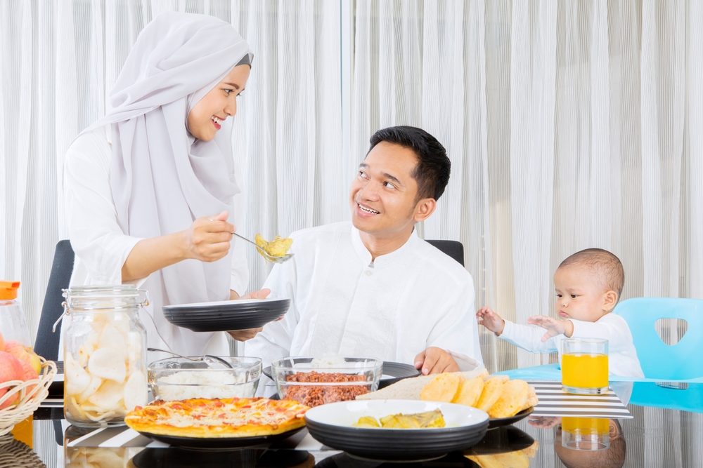 علاقتك بزوجك في رمضان/ shutterstock