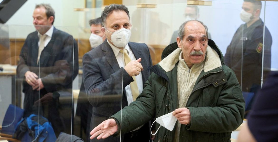 الضابط السوري السابق أنور رسلان في محكمة بألمانيا / رويترز