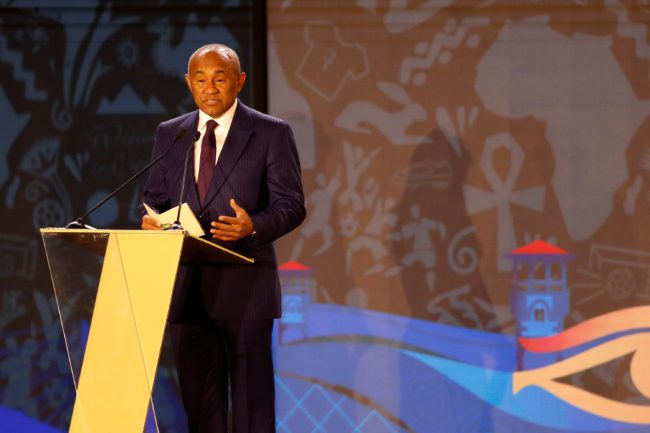 “الكاف” في مرمى النيران.. اتهامات بالفساد وتلقي الرشاوى وغياب المعايير والشفافية في اتخاذ القرارات