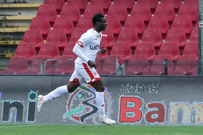 بالوتيلي يسجل هدفاً مذهلاً في الدوري التركي.. انفجر بـ”خماسية” في مباراة واحدة (فيديو)