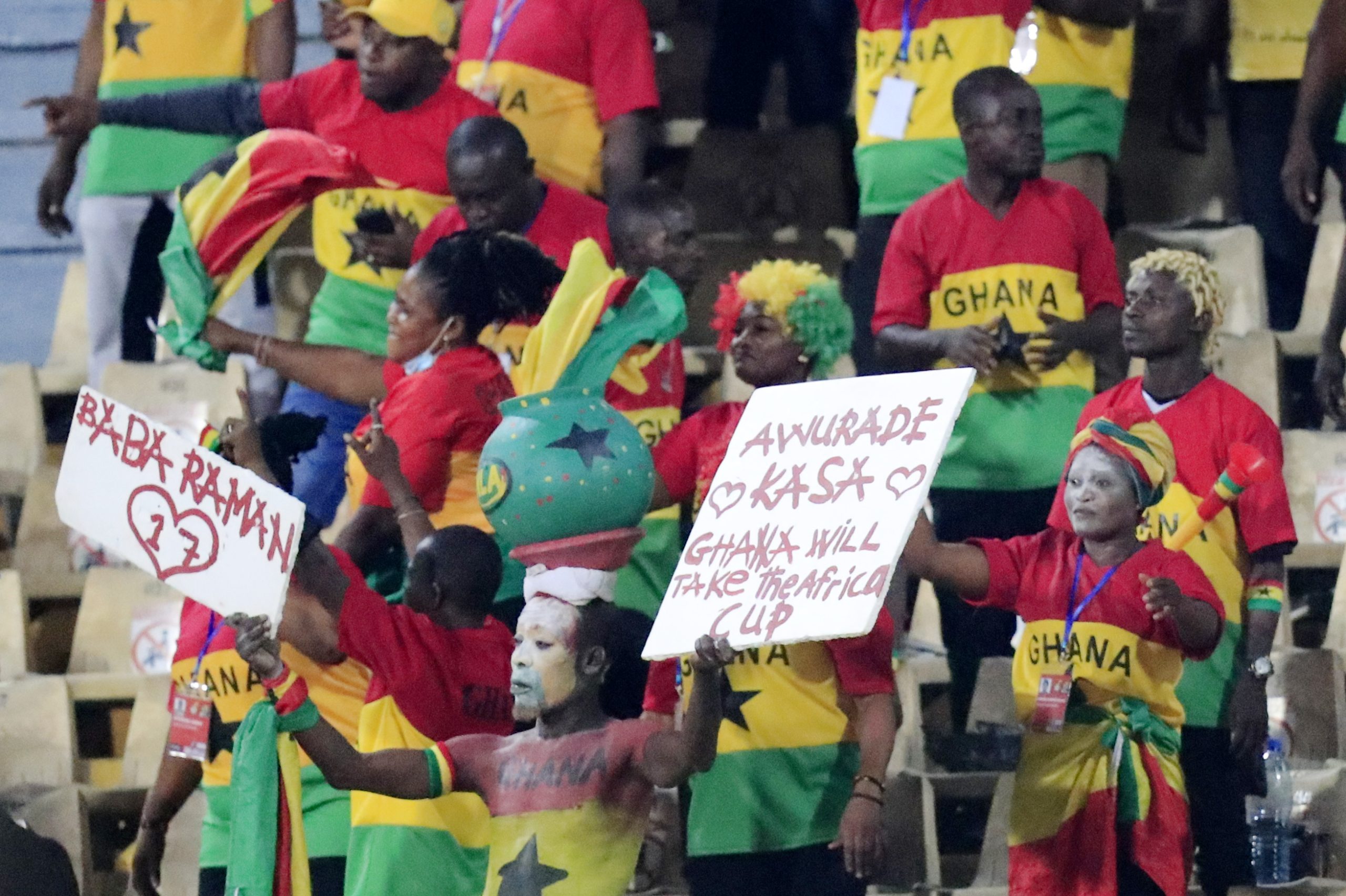 مدافع يسجل في فريقه لإحباط مؤامرة تلاعب بالنتائج (رويترز)