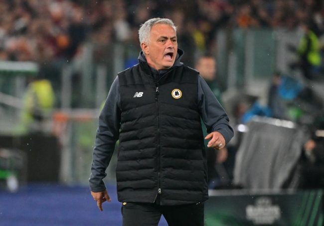 فيديو لجوزيه مورينيو وهو يبكي بحرقة.. قاد روما لأول نهائي أوروبي منذ 30 عاماً