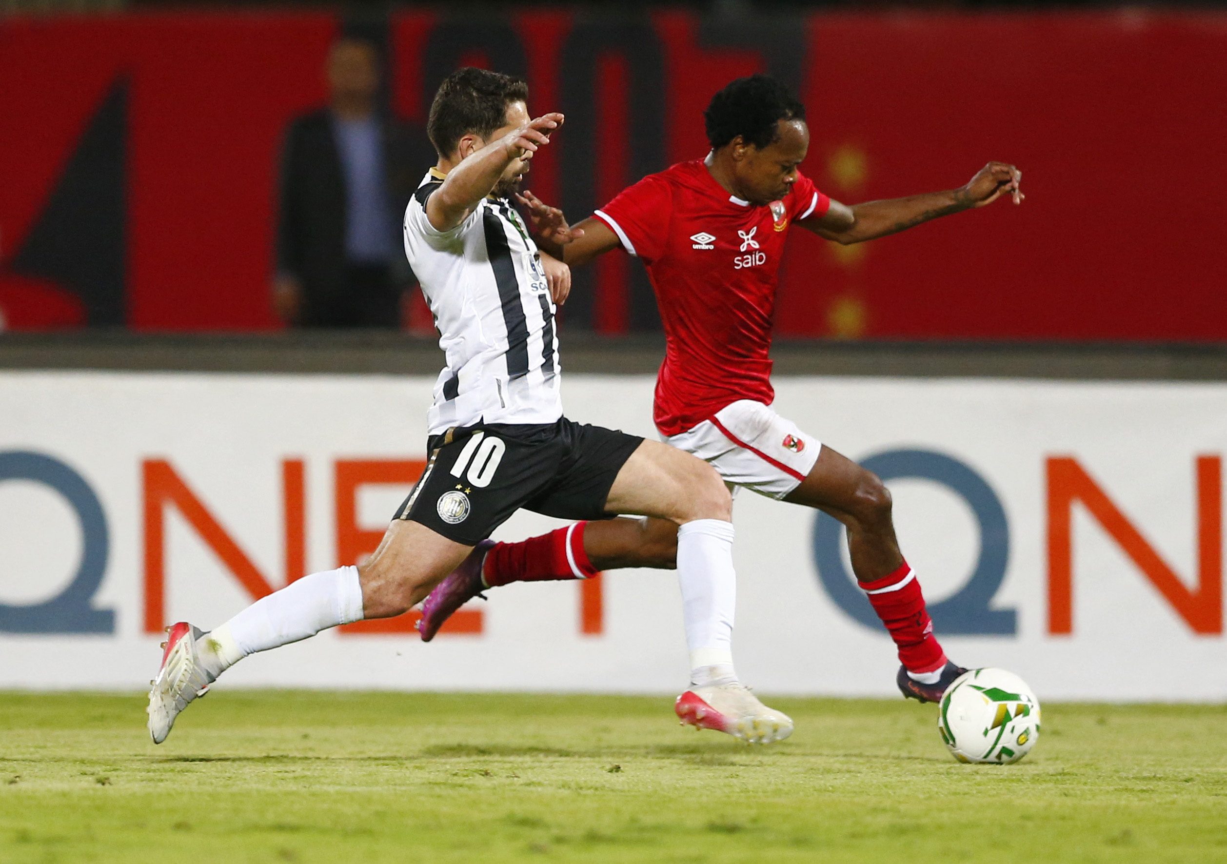 موعد مباراة الأهلي واتحاد الجزائر في كأس السوبر الأفريقي والقنوات الناقلة (رويترز)