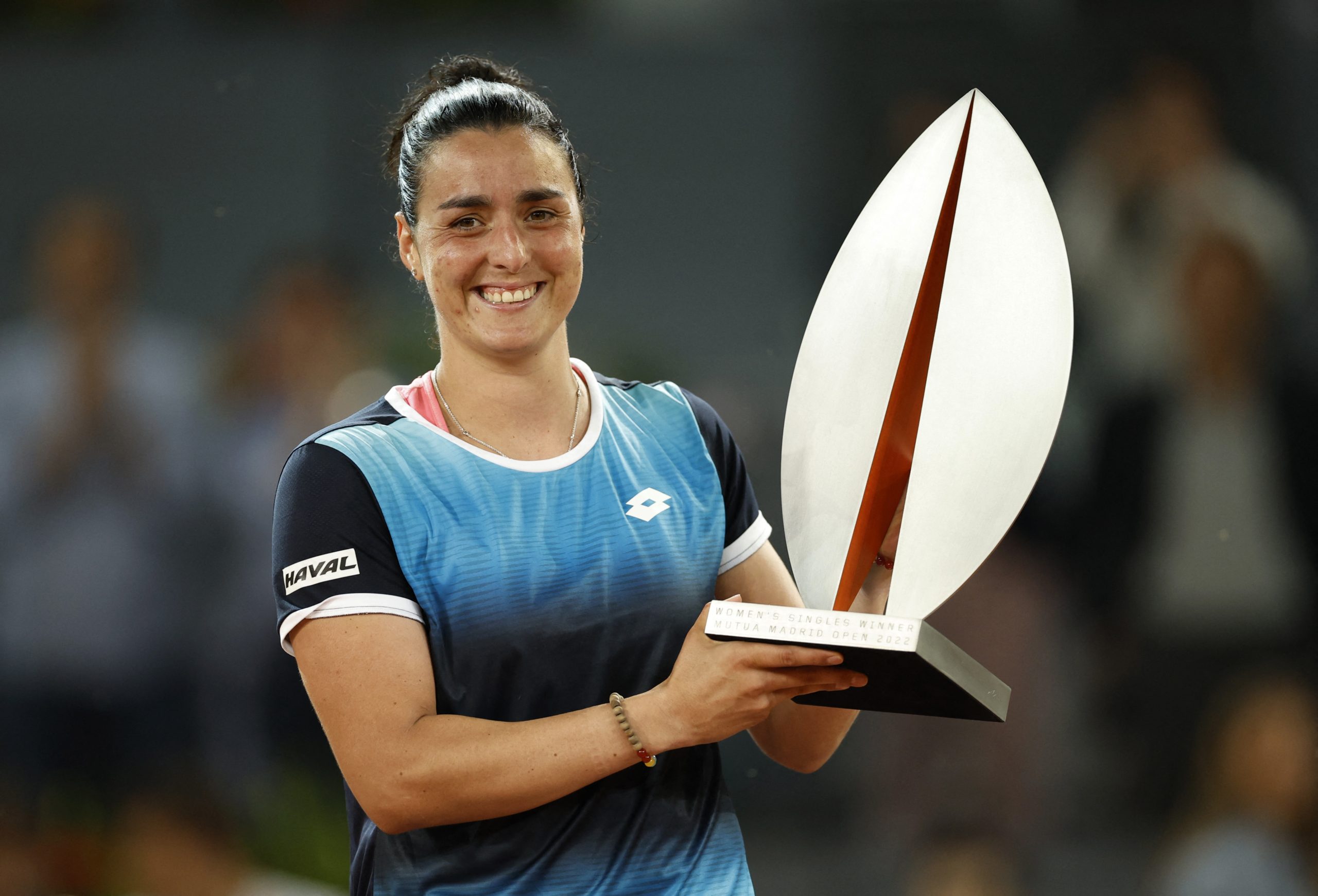 حققت إنجازاً غير مسبوق عربياً وإفريقياً.. التونسية أُنس جابر تفوز ببطولة مدريد للتنس