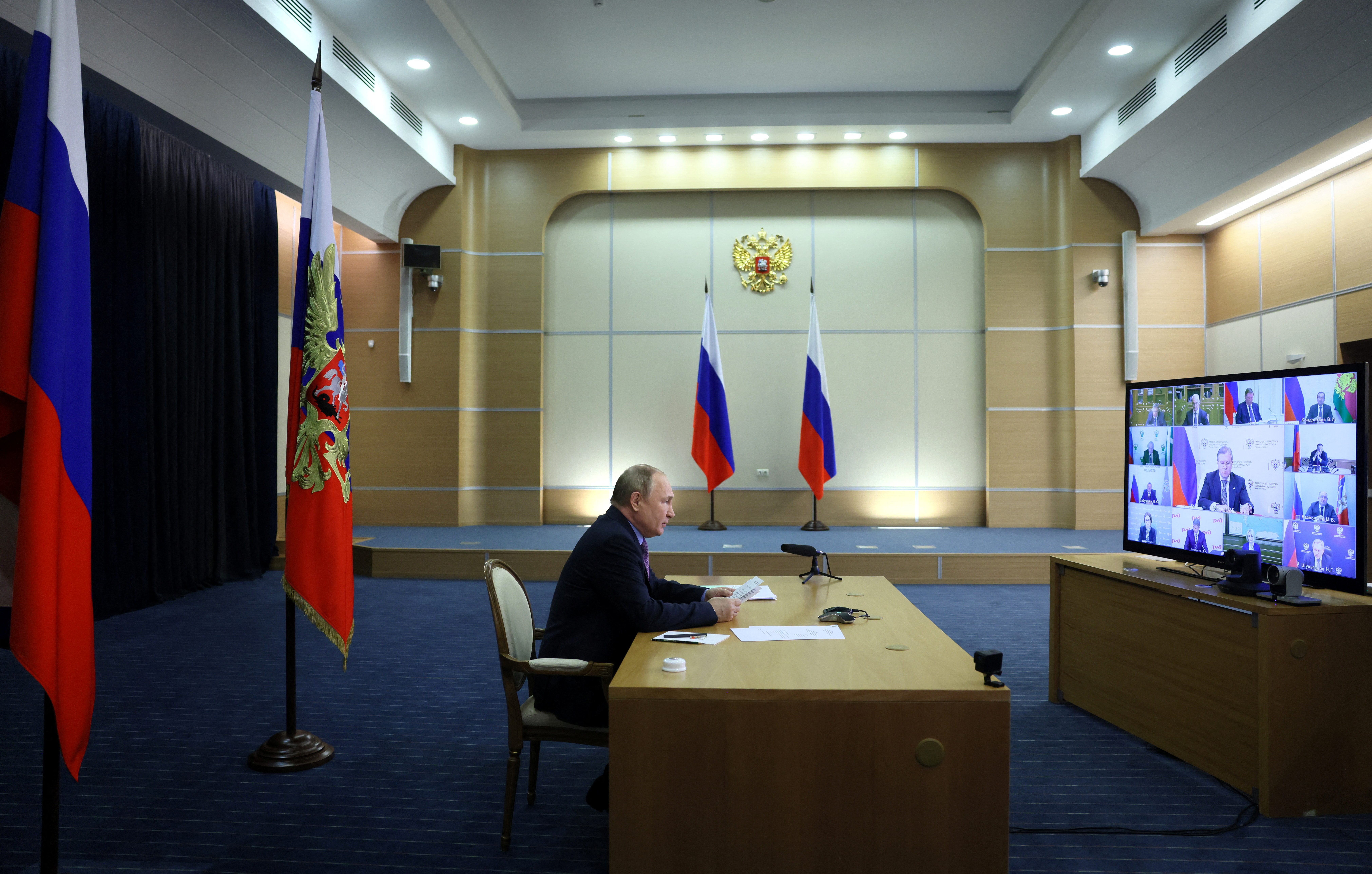 “لم أشعر بالخجل من بلدي مثل الآن”! دبلوماسي روسي يستقيل من منصبه ويلوّح بقبول عروض اللجوء