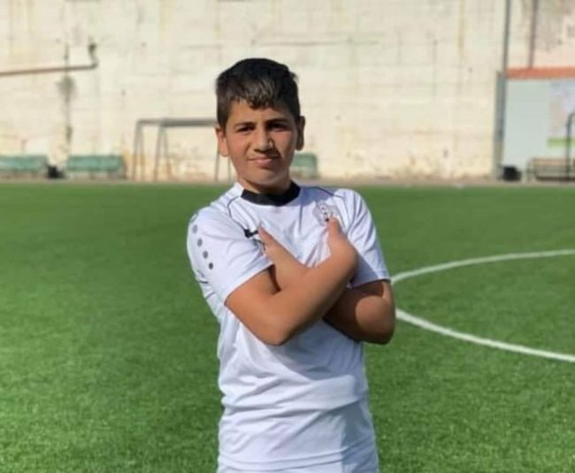 قوات الاحتلال تقتل فتاً فلسطينياً.. تعرض لوابل من الرصاص في الرقبة والرأس (فيديو)