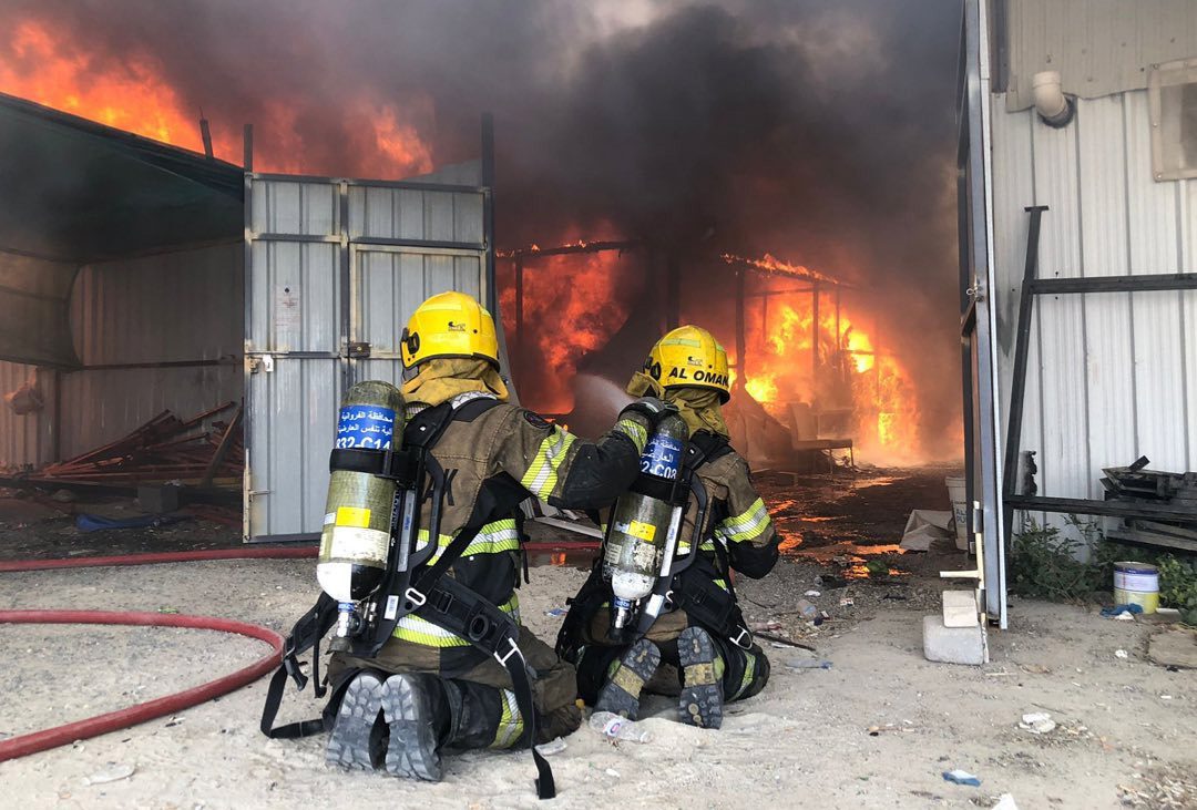 فيديو لحريق هائل يلتهم أكبر سوق للخيام في الكويت.. انتشر على مساحة تقدّر بنحو 4 آلاف متر مربع