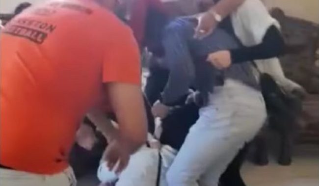 “سحلوها” وهي تعانق طفلتها التي كانت تصرخ.. فيديو لمهاجمة أُم من قِبل طليقها وأقاربه بمصر يثير غضباً