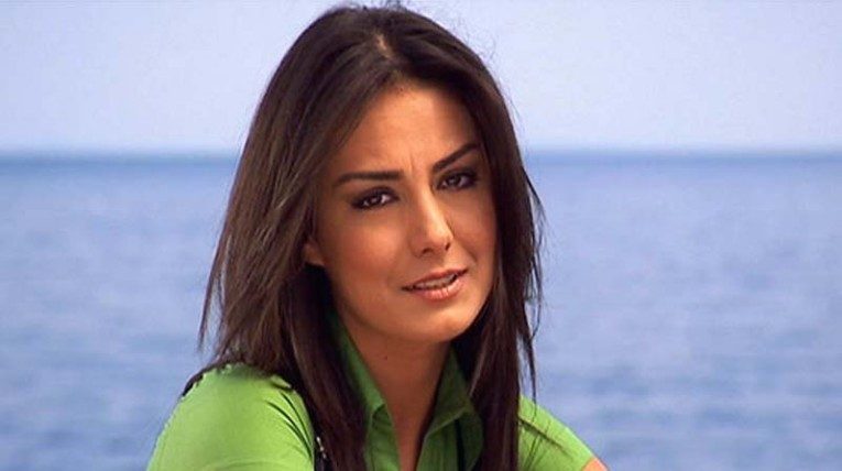 “لن أكون على الشاشة”! الفنانة التركية الشابة أوزليم يلماز تصدم جمهورها بالاعتزال وتوجّه لهم رسالة