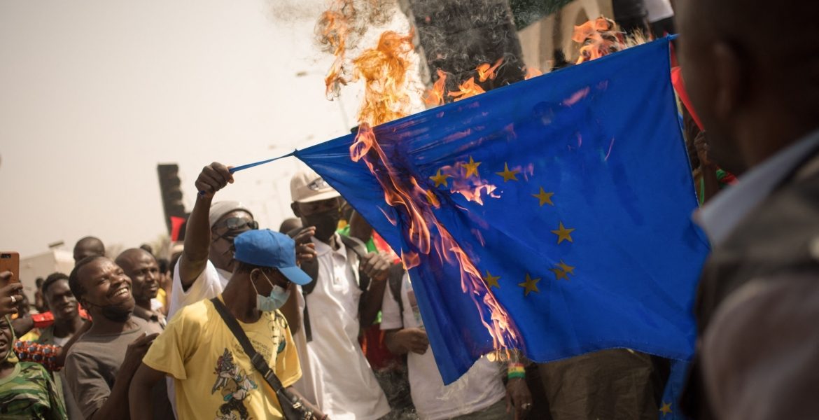 بعد الإخفاق الفرنسي الشامل.. هل تنجح روسيا في إحكام قبضتها على مالي؟