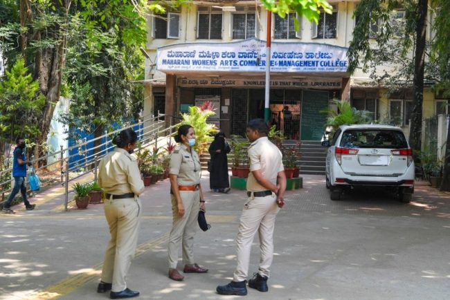 أب وأم يحاكمان ابنهما.. والسبب تأخره في إنجاب حفيد لهما، طالباه بتعويض