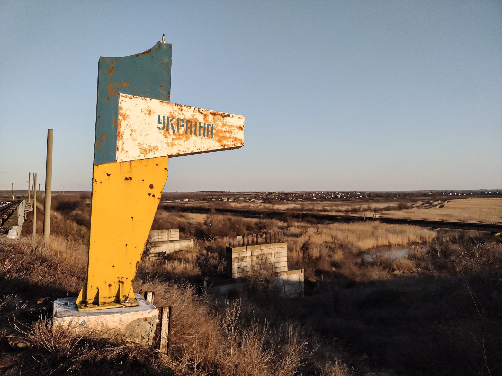 شرارة الحرب في أوكرانيا تصيب دولة مجاورة.. مسيّرات تقصف قرب الحدود ومخاوف من توسع الصراع