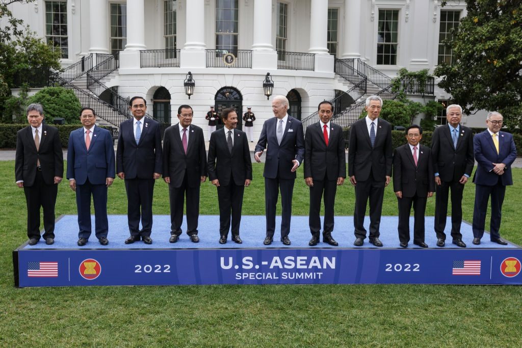 آسيا بايدن أمريكا