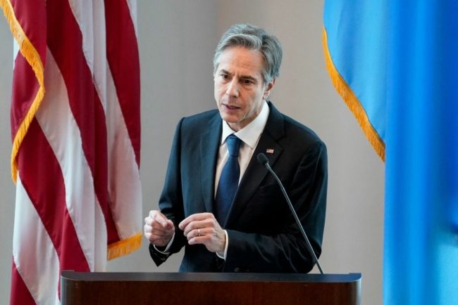 “أردت أن أصبح موسيقياً عندما كنت مراهقاً”.. وزير الخارجية الأمريكي يكشف مهاراته في عزف الغيتار (فيديو)