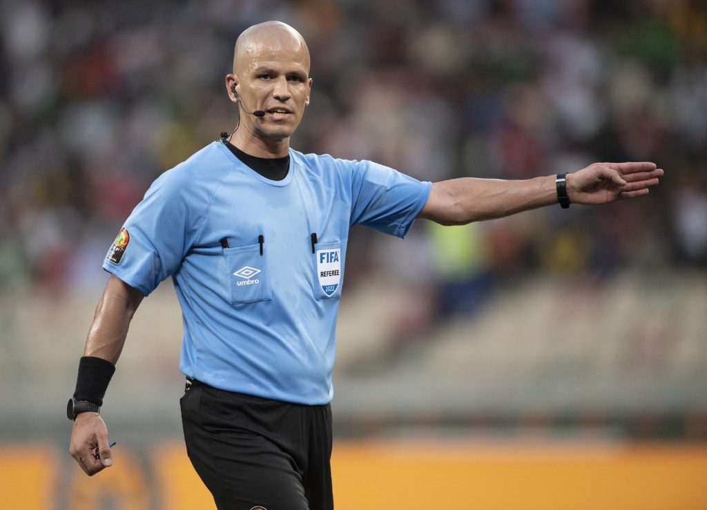 فيكتور غوميز حكم نهائي دوري أبطال إفريقيا بين الأهلي والوداد / getty images