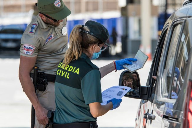 عقد العمل إجباري والمبيت ممنوع والتهريب المعيشي انتهى.. دخول العمال المغاربة إلى سبتة ومليلية أصبح بشروط