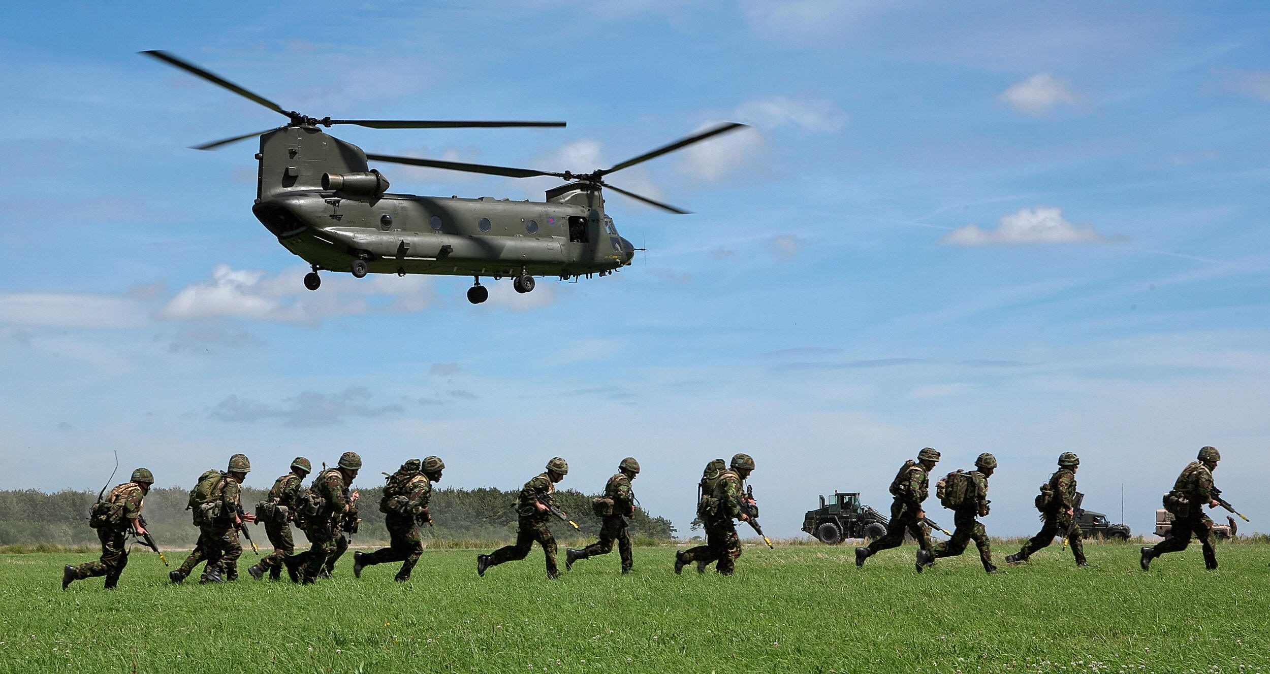 أمريكا توافق على صفقة عسكرية جديدة لمصر بقيمة 2.6 مليار دولار.. تشمل طائرات هليكوبتر وعتاداً