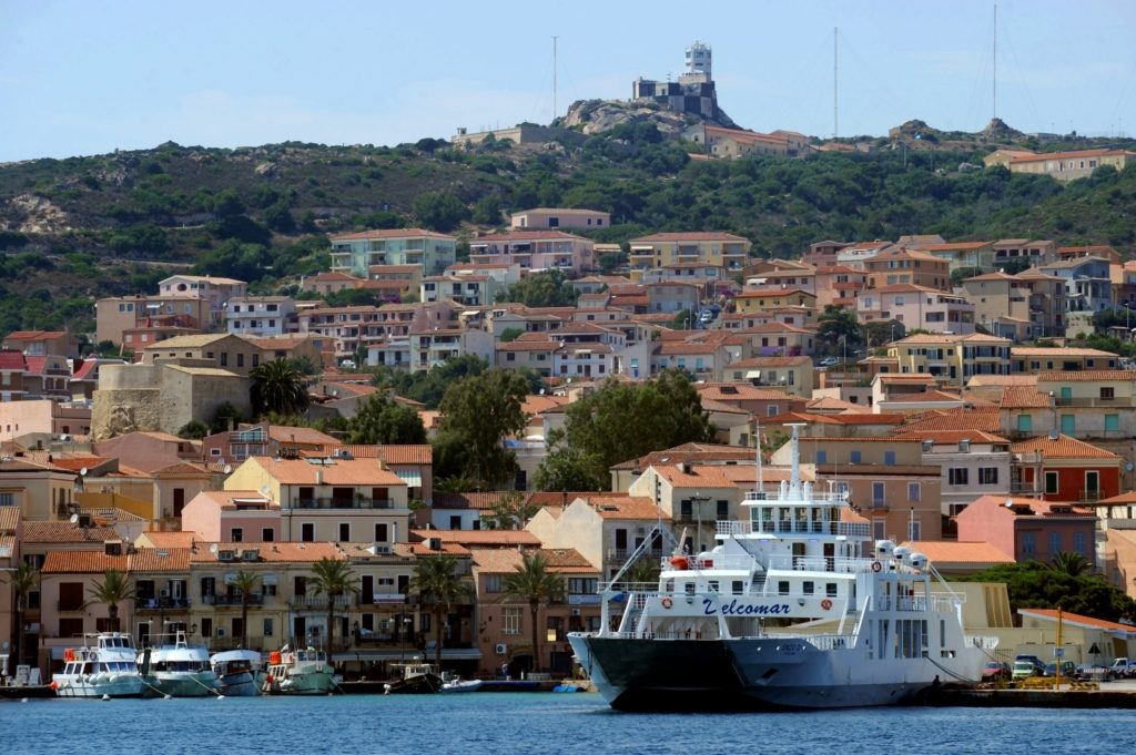 جزيرة سردينيا إيطاليا روسيا