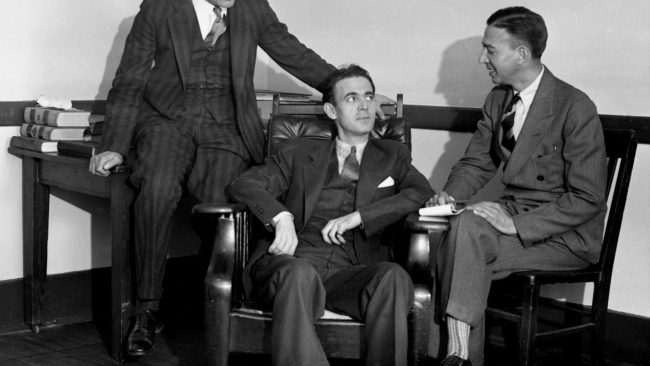 لاحقته الشرطة الفدرالية ورجال العصابات على حد سواء.. ليغز دياموند “الأسطورة” الذي ظن أعداؤه أنه لا يموت