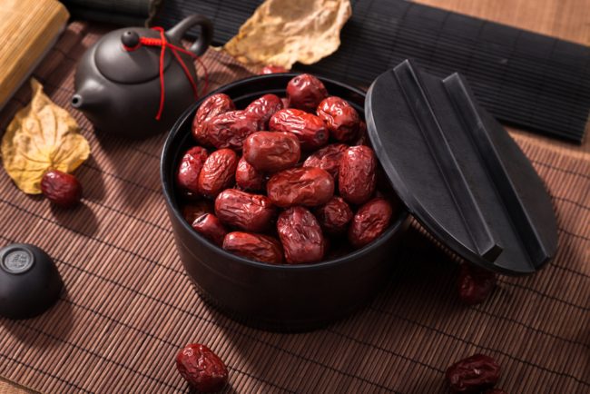 تساعدك على النوم وتحارب السرطان.. تعرّف على فوائد فاكهة العنّاب قليلة السعرات وكثيرة الألياف