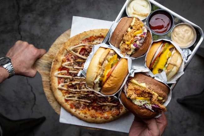 صُمم بعضها لنشعر بفرحة حين نتناولها فقط.. تعرف على أطعمة السعادة والحزن الحقيقيّة!