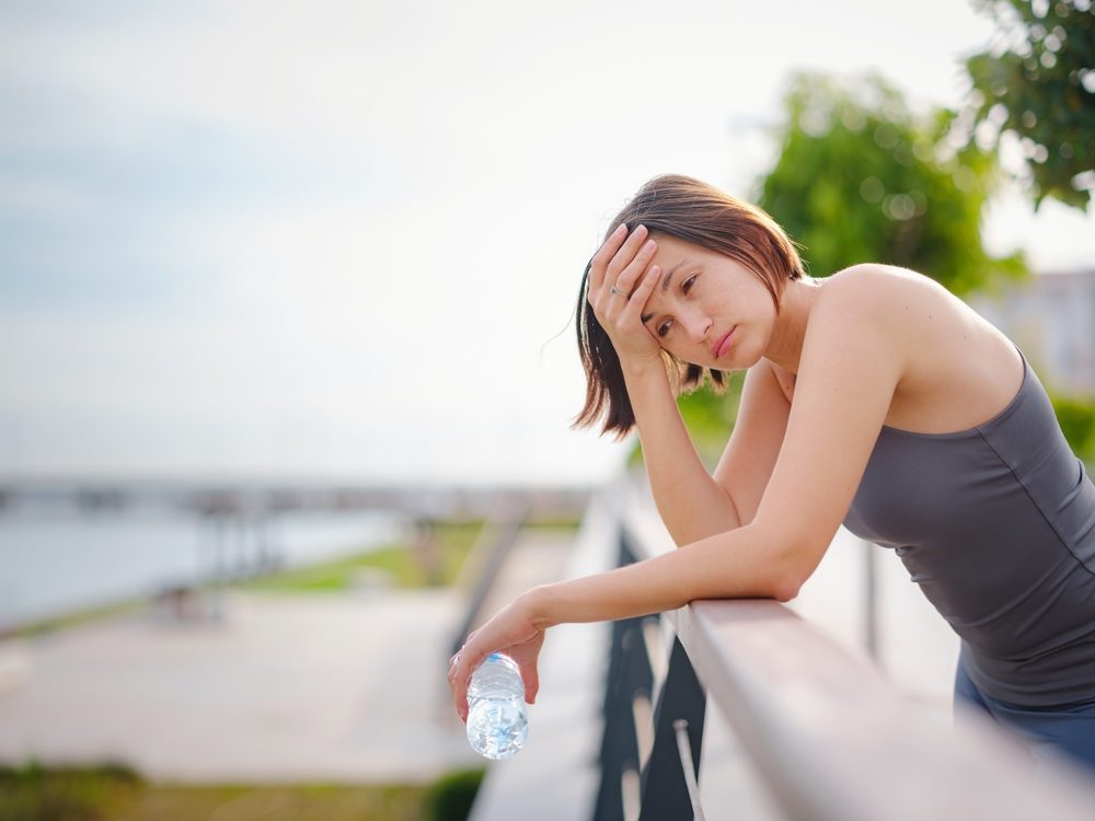 قد يؤدي الأكل قبل الرياضة إلى الشعور بالغثيان والتقيؤ - ShutterStock