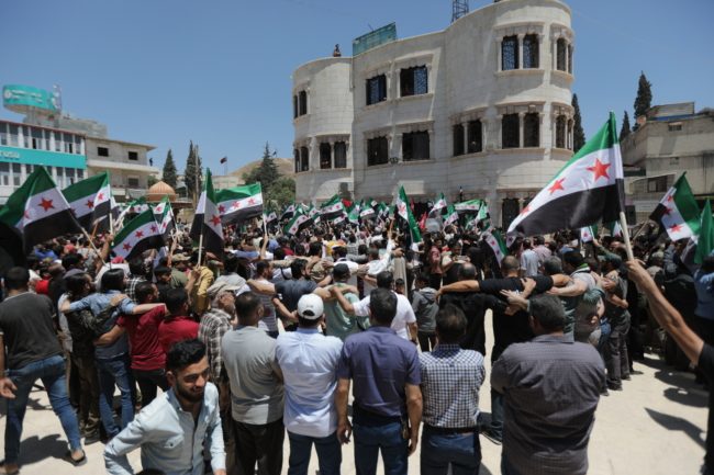 تل رفعت.. قصة مدينة سورية هزمت داعش ثم انقضَّ عليها الأكراد والروس وطردوا 250 ألفاً من سكانها