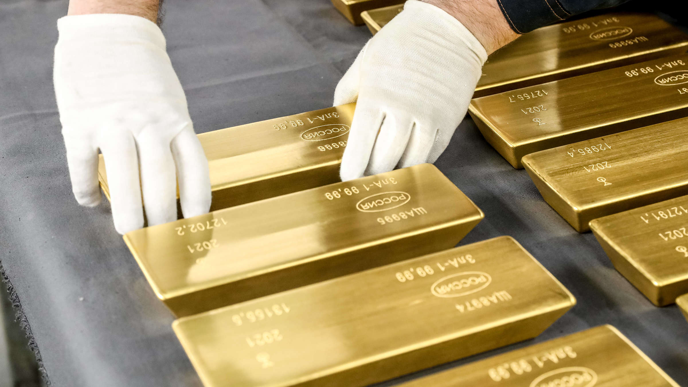 بعد حظر الذهب الروسي.. هل تبني موسكو سوقاً موازياً للمعدن الأصفر عالمياً؟ هؤلاء أبرز الزبائن المحتملين