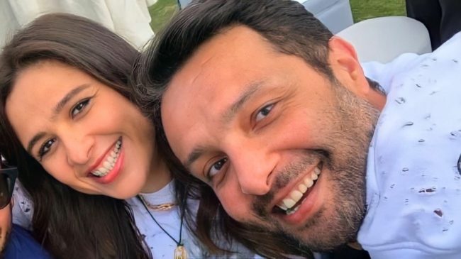 “أنا مثل القطة التي أكلت أبناءها”.. شقيق ياسمين عبد العزيز يعتذر لها، ويؤكد أنه تعلم الدرس