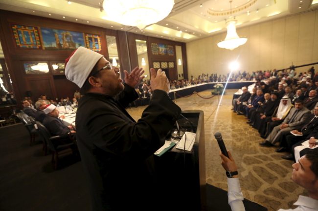 “الزهد الكاذب”.. كيف يستخدم المستبدون علماء السلطة لتبرير الفقر والأزمات الاقتصادية؟