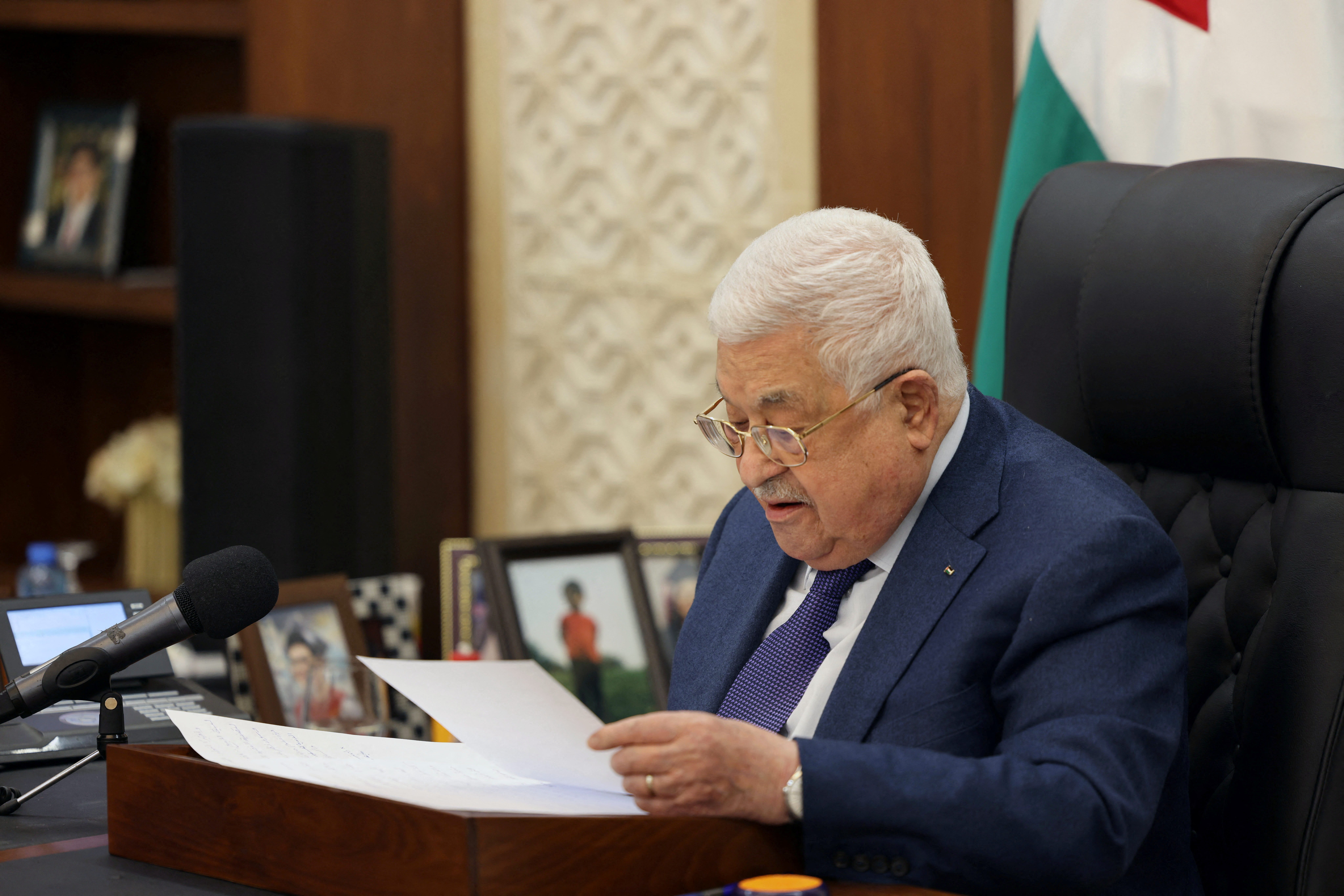 عباس فلسطين أحمد قريع