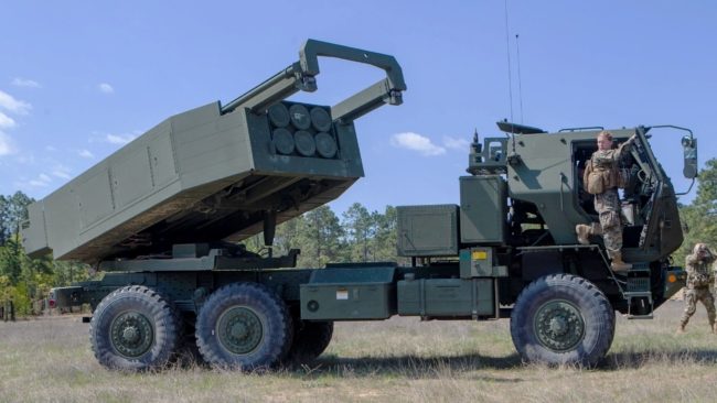 الراجمة الأذكى والأخف وزناً.. ما هي منظومة هيمارس M142 الصاروخية بالغة الدقة؟