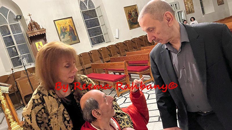 صورة فيروز مع نجليها زياد وهلي الرحباني - حساب ريما رحباني على فيسبوك