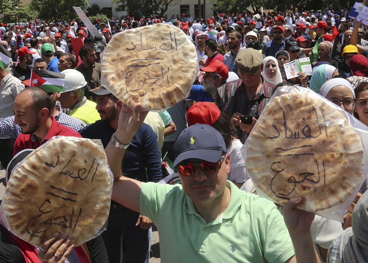 حملات مقاطعة السلع في الأردن تتصاعد وتلقى قبولاً شعبياً واسعاً.. لكن لماذا قد تكون سلاحاً ذا حدين؟