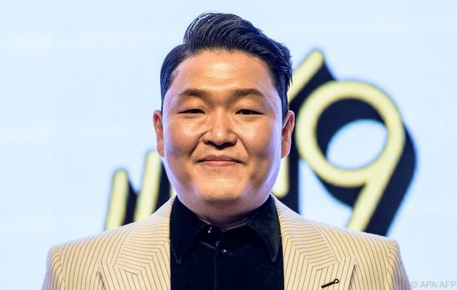 انتقادات حادة لـ”ساي” صاحب “غانغام ستايل” لإهداره المياه في حفلاته.. اشترط توفير 300 طن من الماء