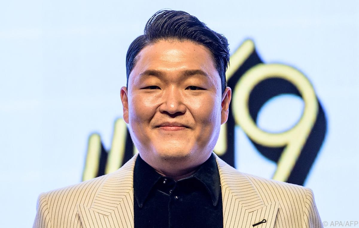 انتقادات حادة لـ”ساي” صاحب “غانغام ستايل” لإهداره المياه في حفلاته.. اشترط توفير 300 طن من الماء